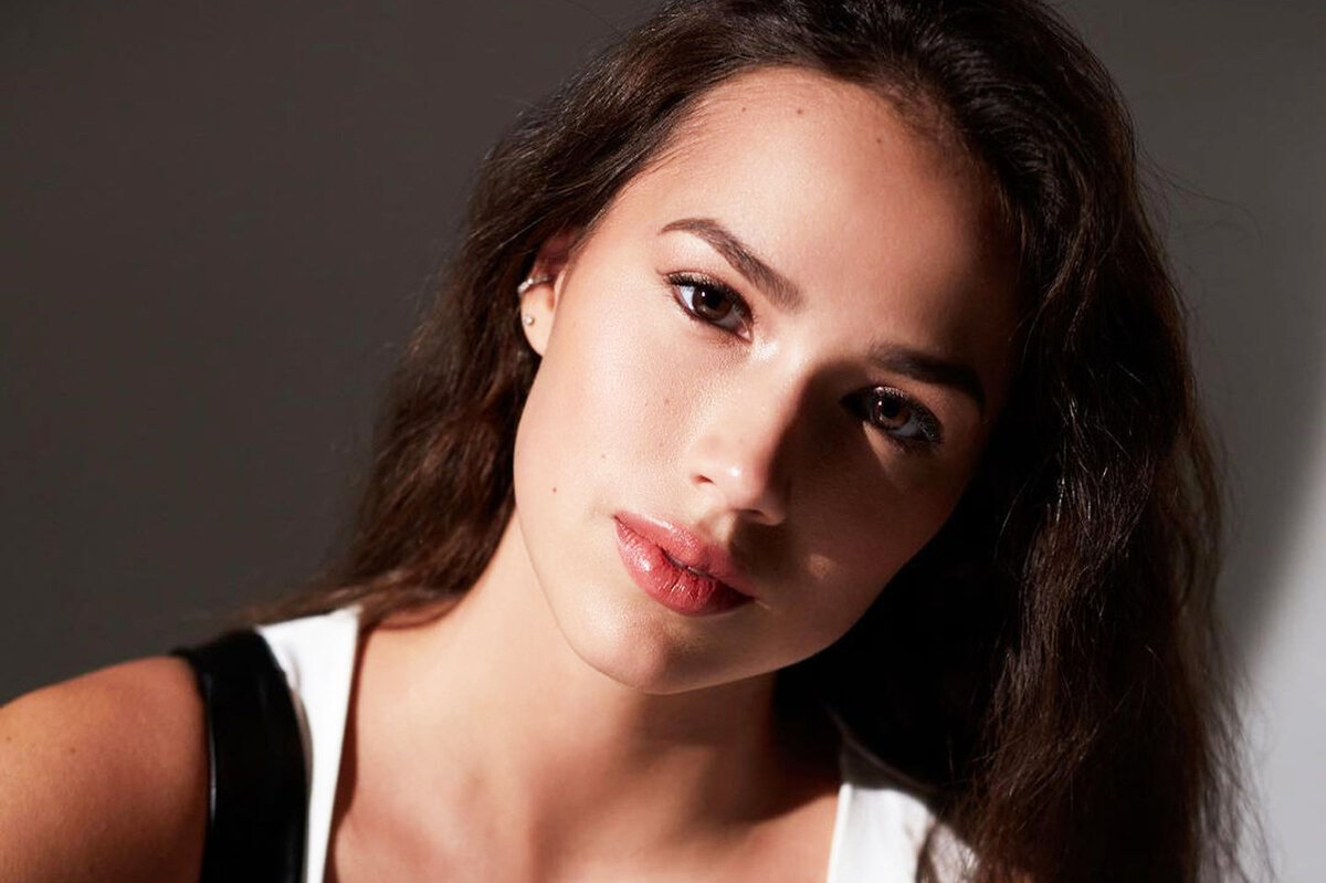     «Поразила прямо в сердце!»: Алину Загитову в кожаном комбинезоне сравнили с Ларой Крофт