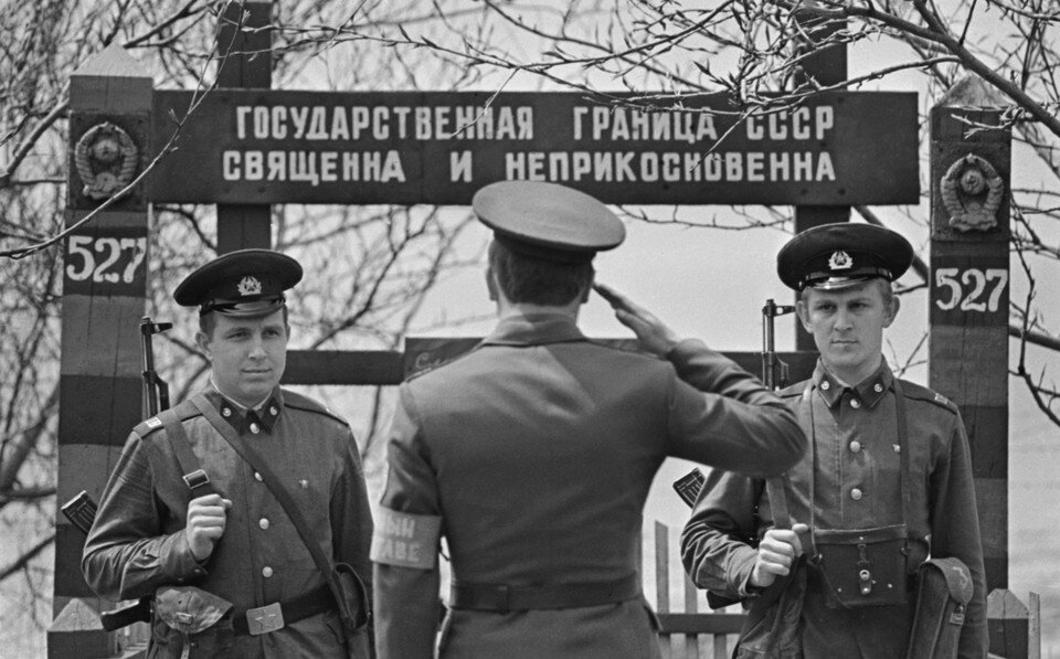     1975 год. Пограничный наряд перед выступлением на охрану государственной границы СССР. Фото: Галушко Олег/Фотохроника ТАСС