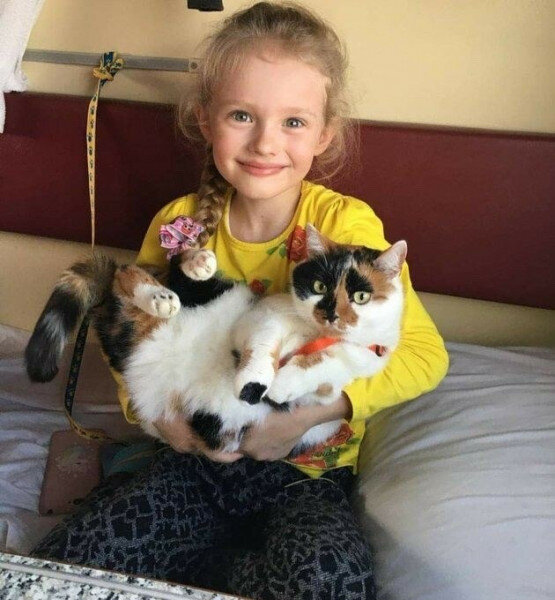 Кристина и кошка Соня из Мариуполя. Пережили две войны и эвакуацию 