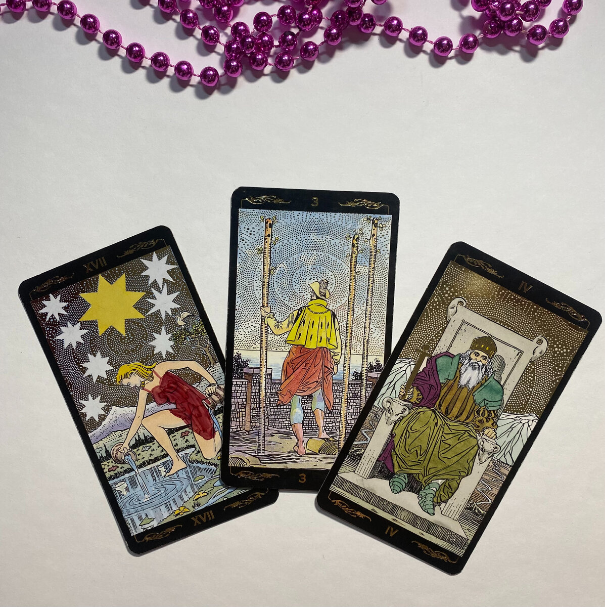 Фото автора, пример расклада на Таро