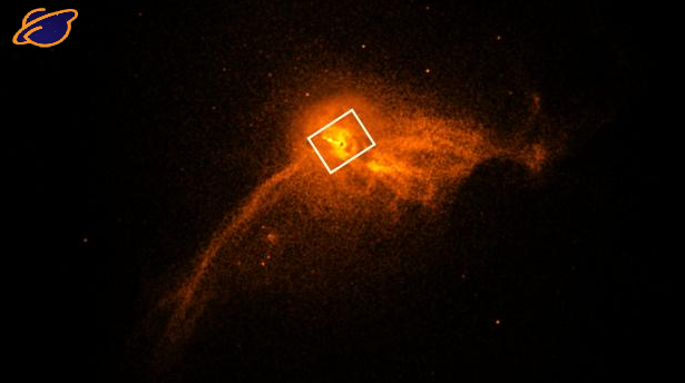 Черная дыра - это объект, который изгибает время и пространство вокруг нее, так что ни один свет не может выйти из нее 