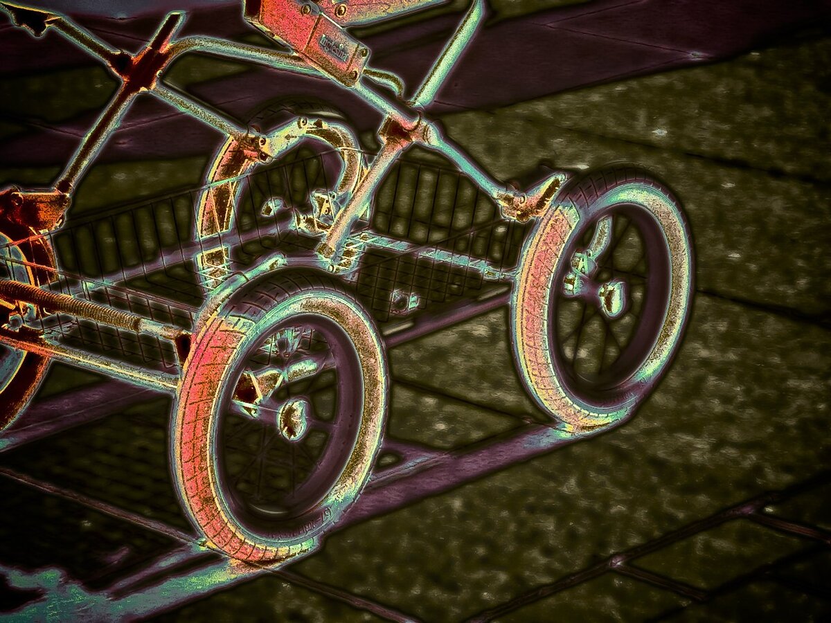 Это была абсолютно чёрно-белая фотография...завораживающая техника