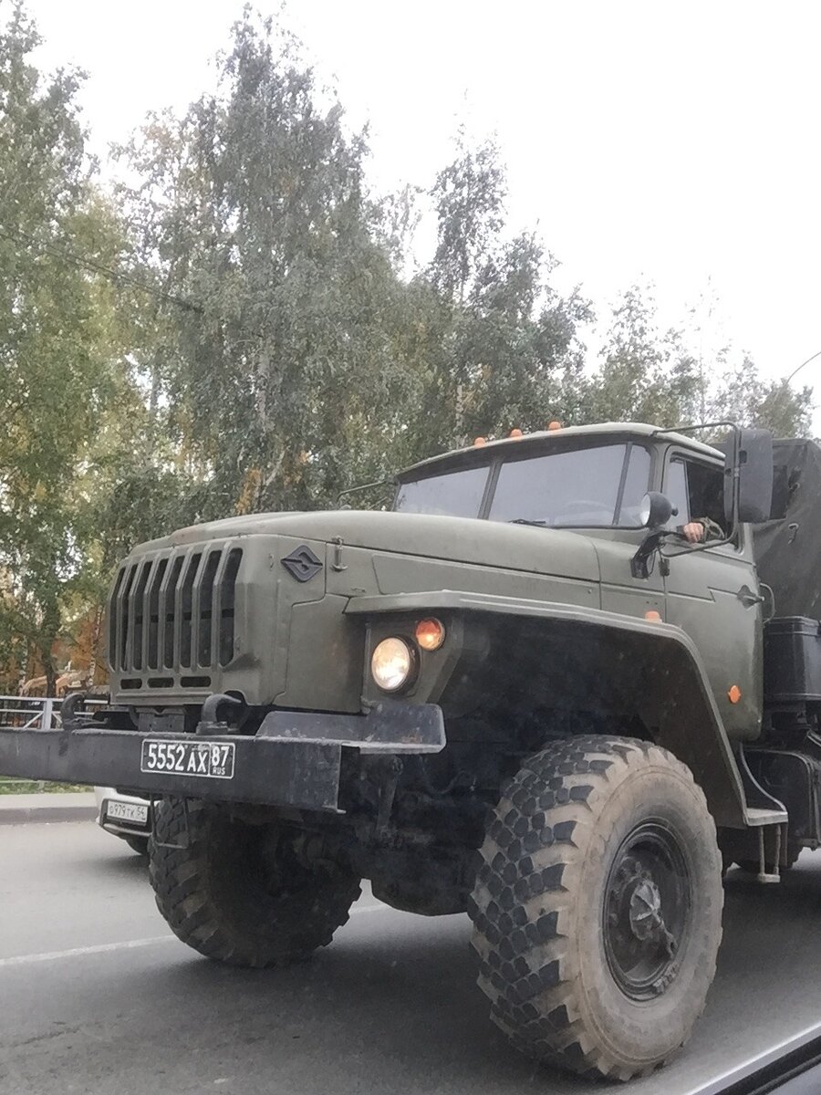 На фото:   Современный армейский  УРАЛ