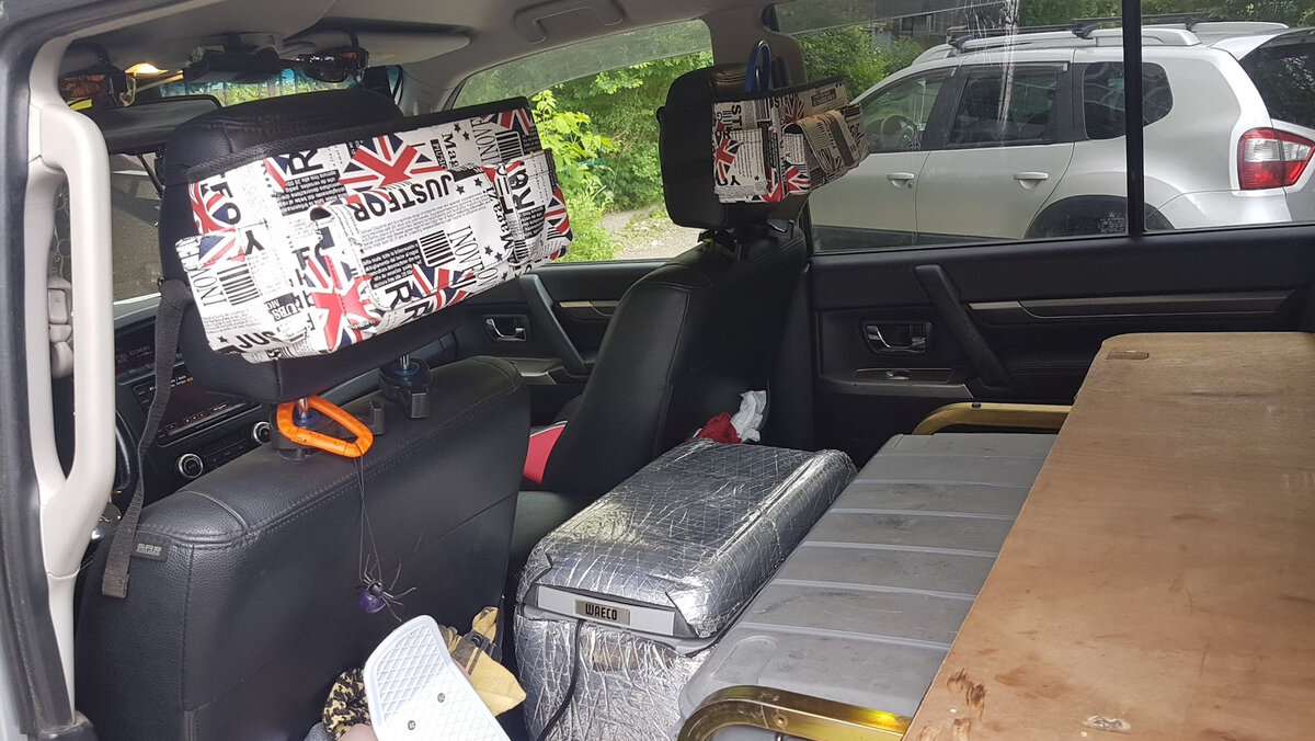 Быстрые трансформации стола, спальной полки. Спим, готовим в салоне , на ветру,  по морозу .