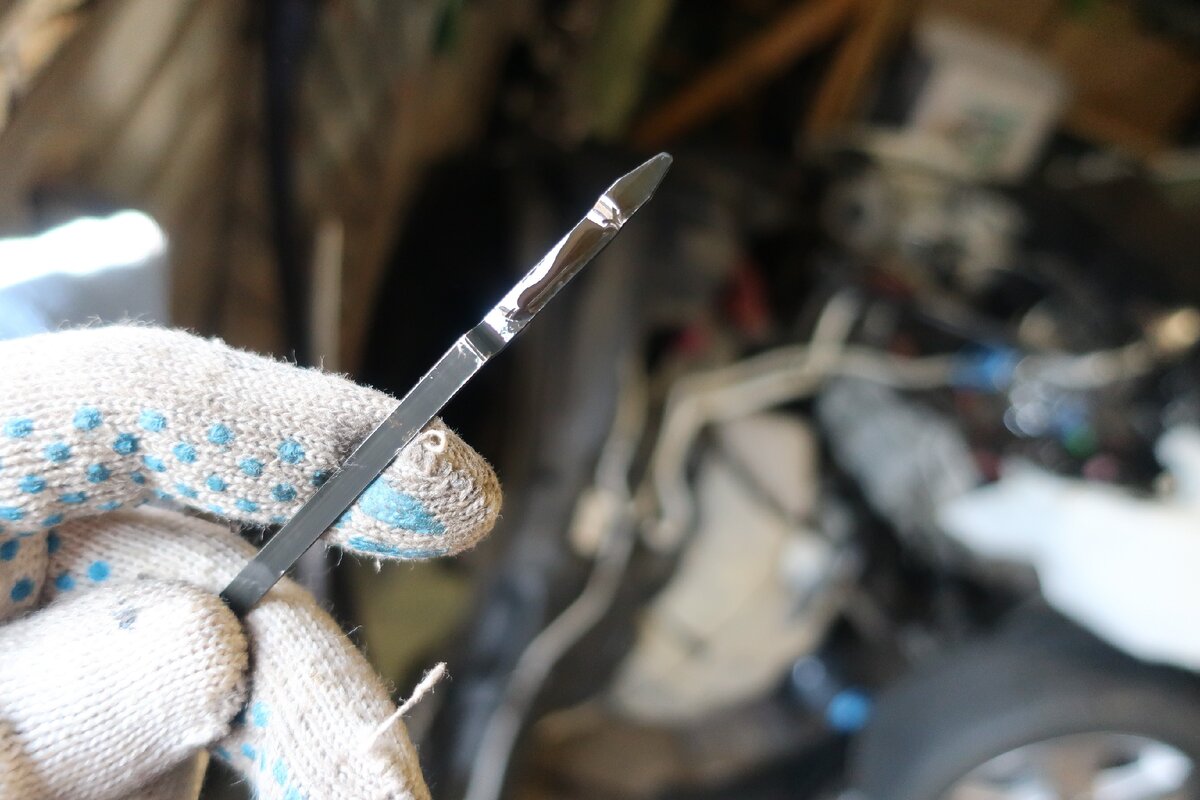 уровень масла на щупе