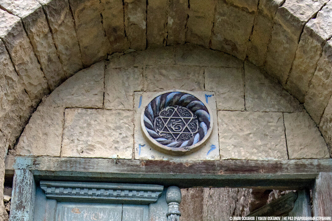 Почему у мусульман на зданиях рисуют звёзды Давида?