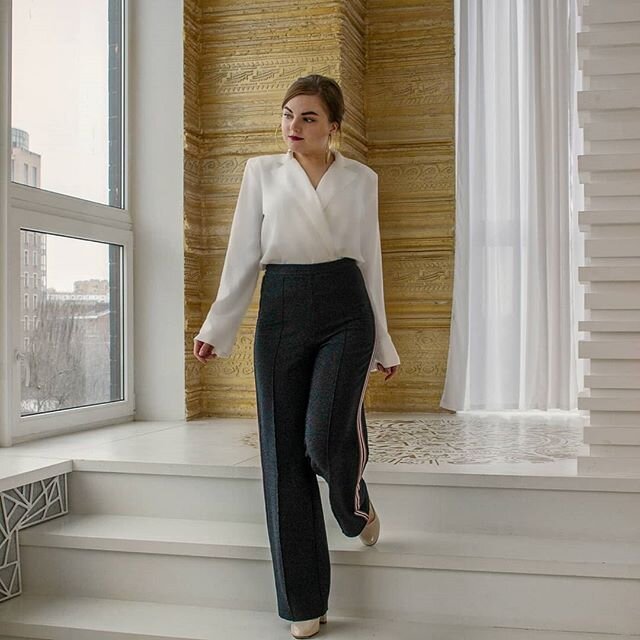 https://www.instagram.com/elinazakharenko/