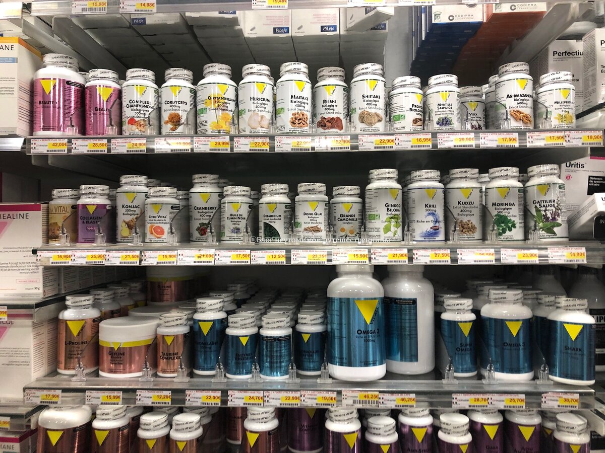 Большой выбор различных витаминов и добавок