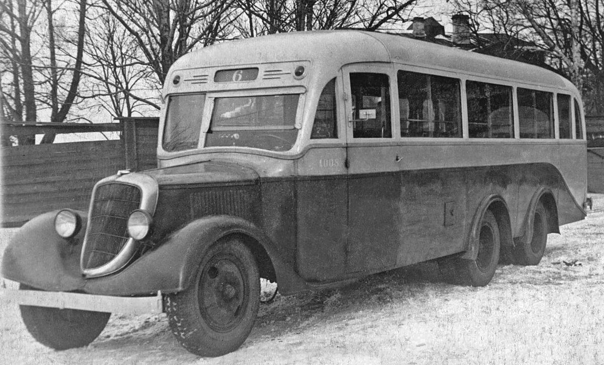 Фотография из книги Михаила Соколова «Отечественные капотные автобусы и их производные»