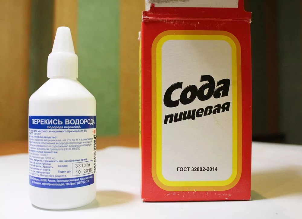 Перекись водорода и пищевая сода.