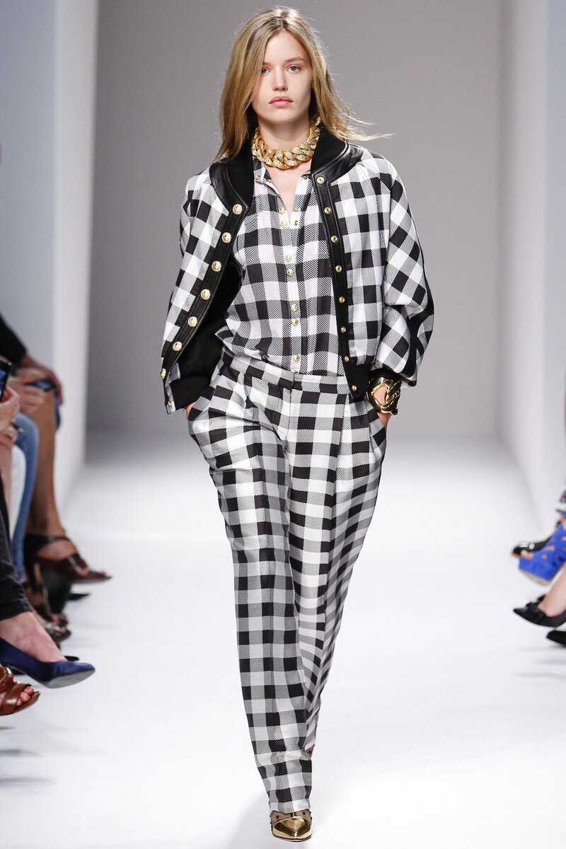 total-look с одеждой в клетку тартан