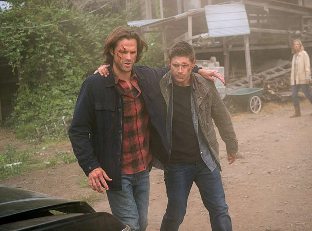 Источник: https://akns-images.eonline.com/eol_images/Entire_Site/2015102/rs_1024x758-151102130548-1024-jared-padelicki-jensen-ackles-supernatural-cw.jpg