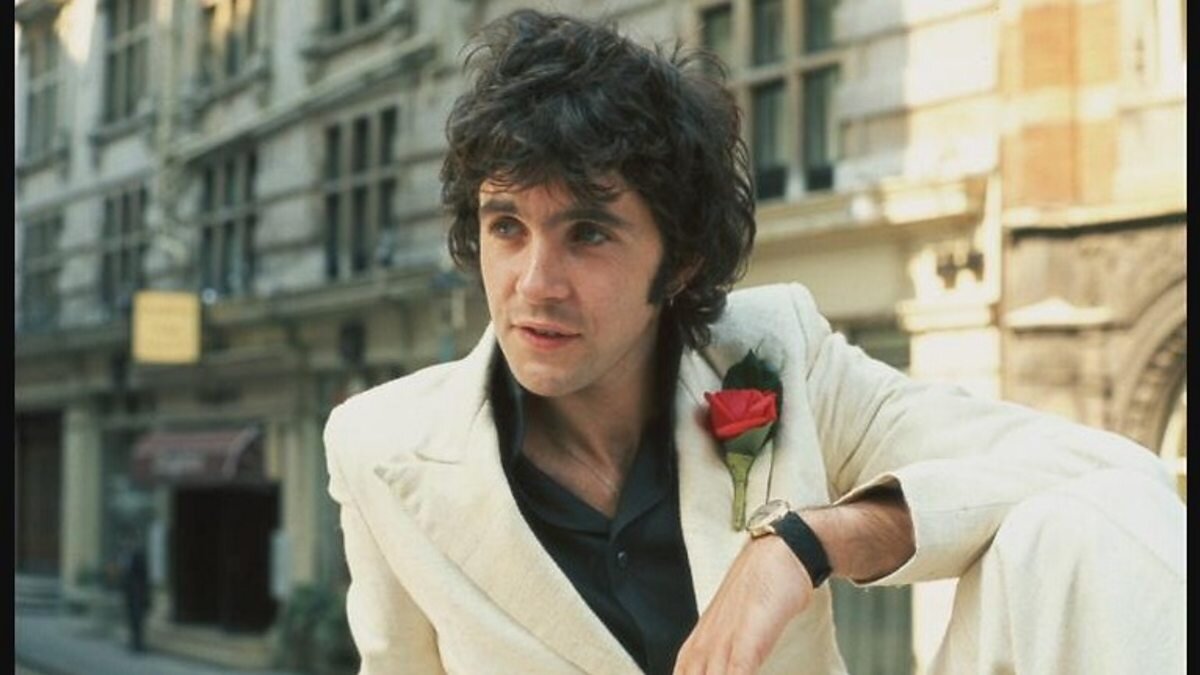 Дэвид Эссекс