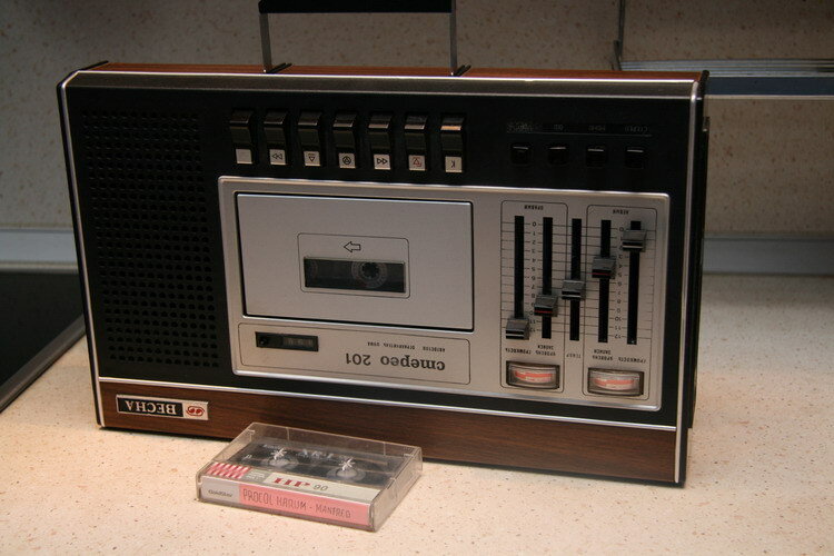 Стереофонический магнитофон 2-го класса Весна-201-стерео в портативном режиме, раннее исполнение, 1977 г.в.