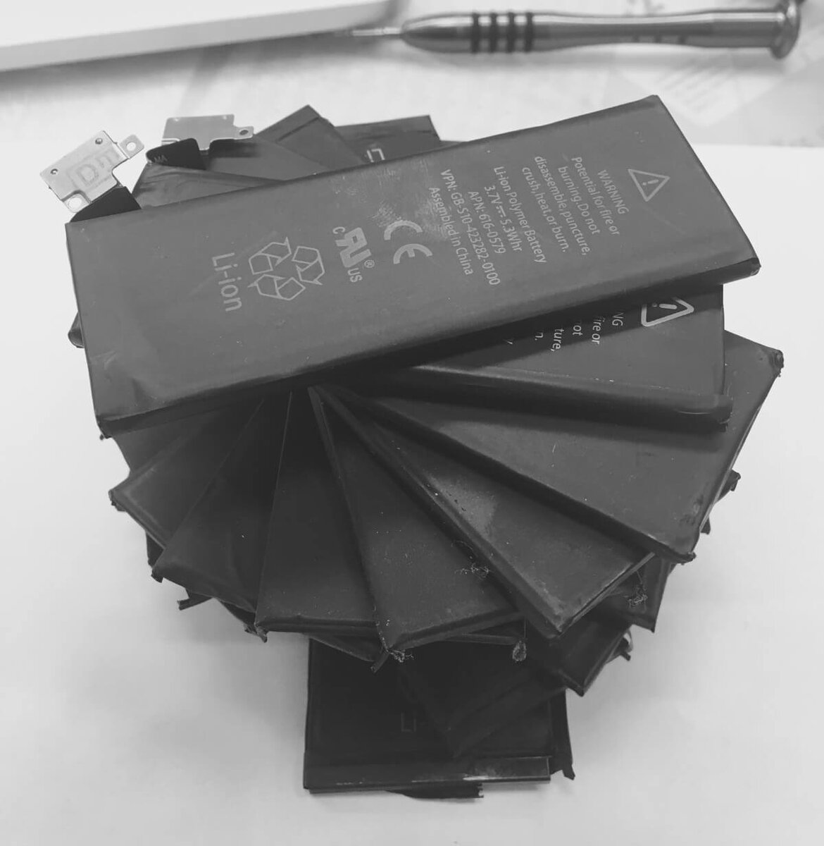 Среди всех запасных деталей у аккумуляторов самый небольшой процент брака в партиях. 