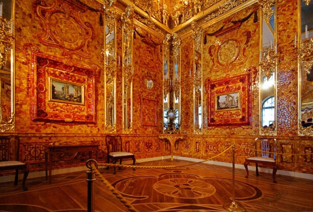 Янтарная комната - единственный зал, который нельзя фотографировать, потому фото с яндекса