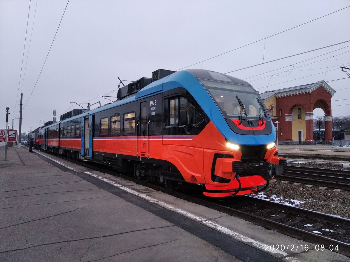 Вот этот состав идёт из Орла в Брянск.