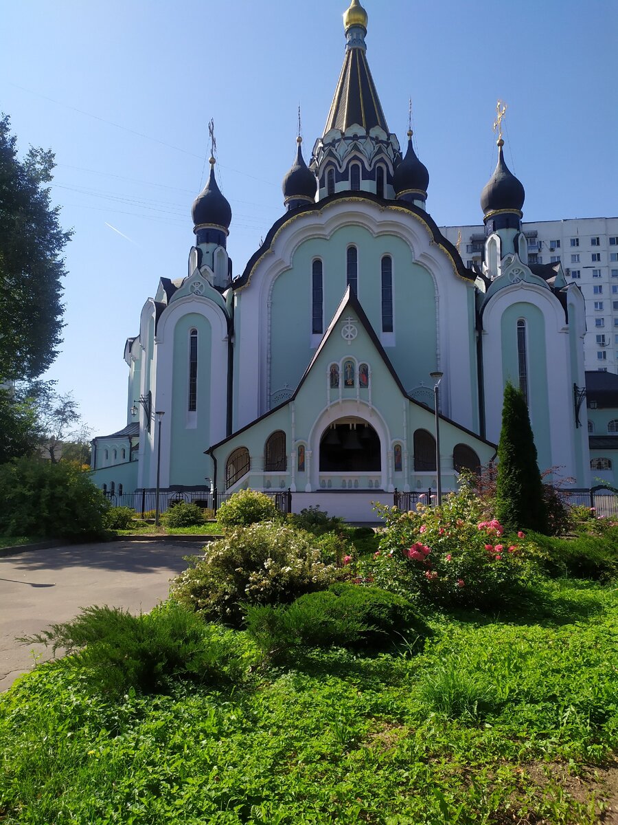 церковь у метро сокольники