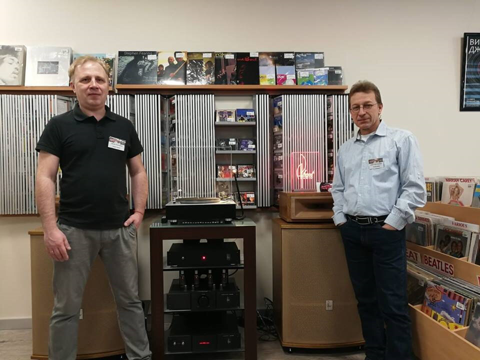 Винил-Джем 2019. На фото кое-кто из моих подписчиков. А так обоих лично знаю не первый год