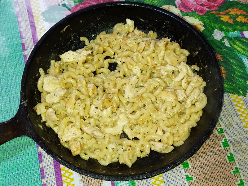 Рожки с мясом. Макароны с жареным луком. Рожки с тушенкой. Рожки с тушенкой на сковороде. В   мультиварке   рожки  с фаршем.