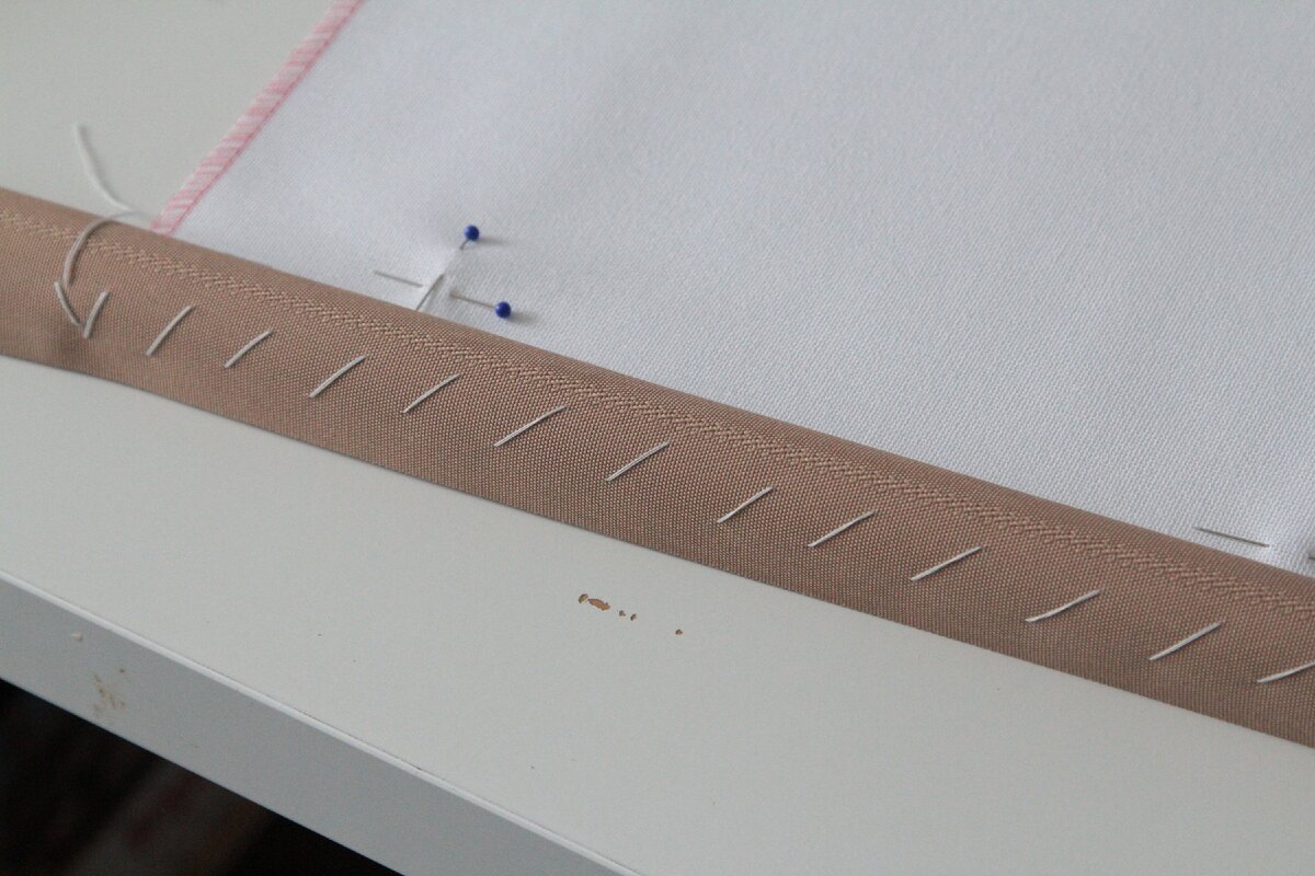 Процесс подготовки канвы к вышивке. Фото автора.