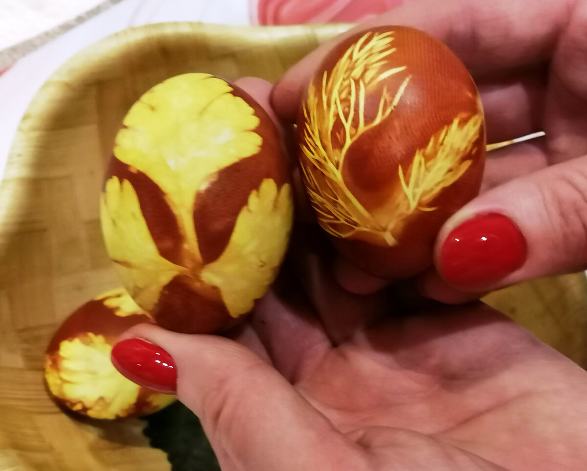 Как покрасить яйца на Пасху без красителей (получаются как будто расписные)