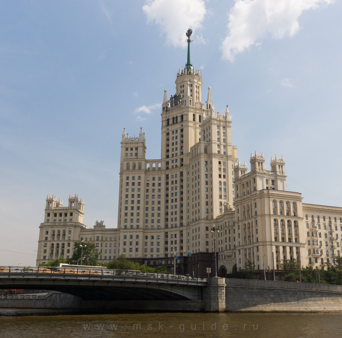 Экскурсия в высотку. Гостиница Украина сталинская высотка. Тула высотки сталинские. Сталинская высотка в Челябинске. Сталинская высотка Сокол