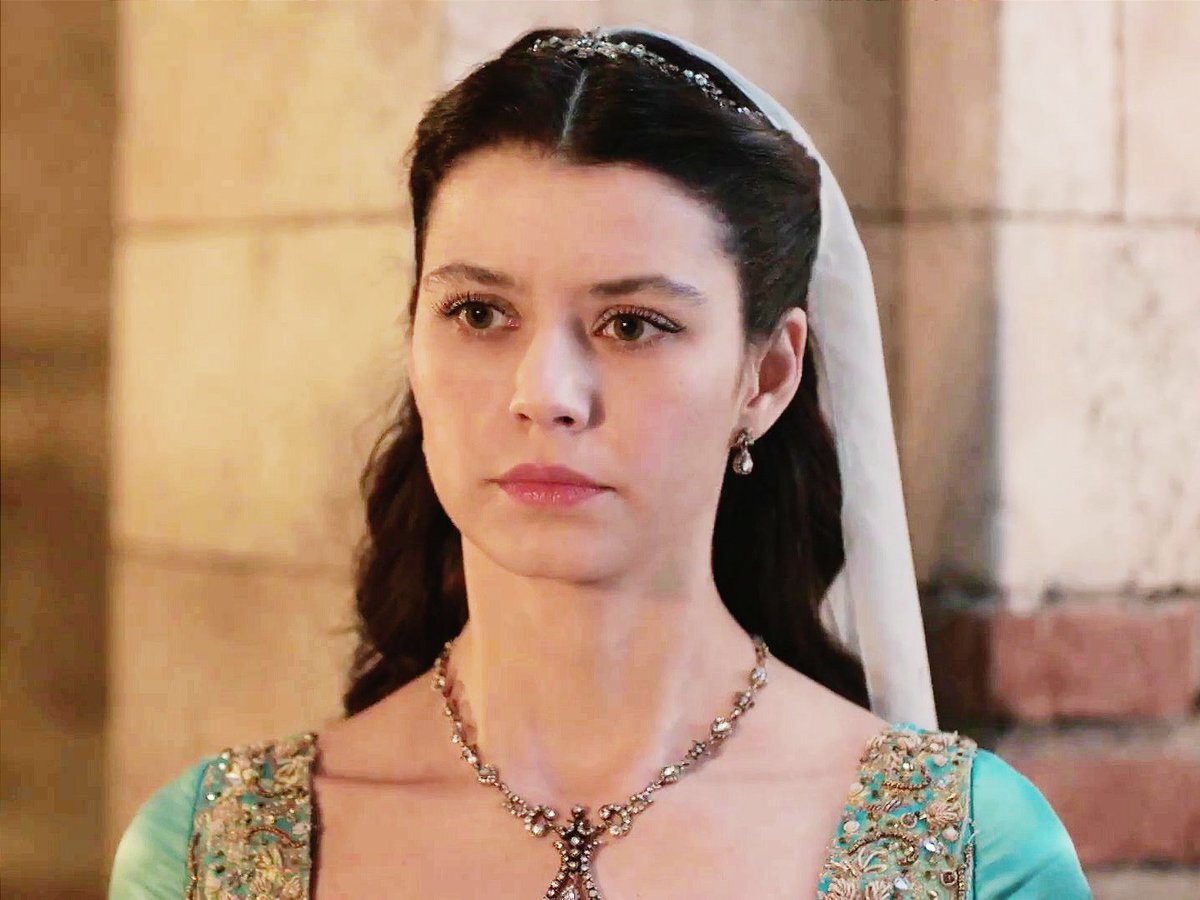 Зачем актриса Берен Саат покинула сериал Великолепный век?