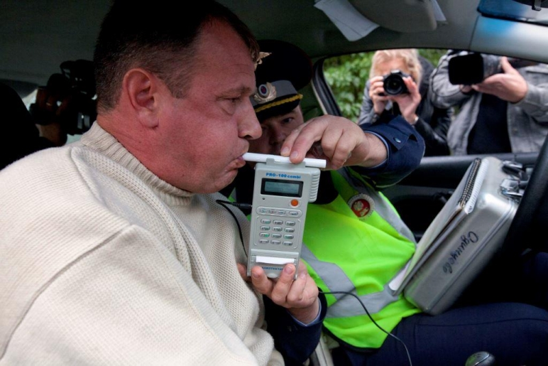Алкотестер в действии.