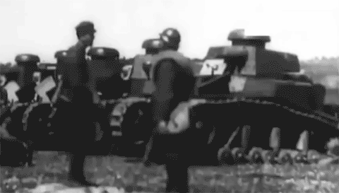 Первые советские танки. Взято из интернет-ресурса.