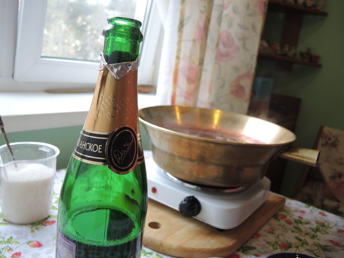 Главный секрет удачного варенья подшофе - применить не самое выдающееся игристое