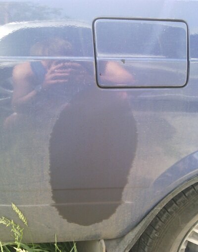 Масляное пятно под крышкой бака моего ВАЗ 2107