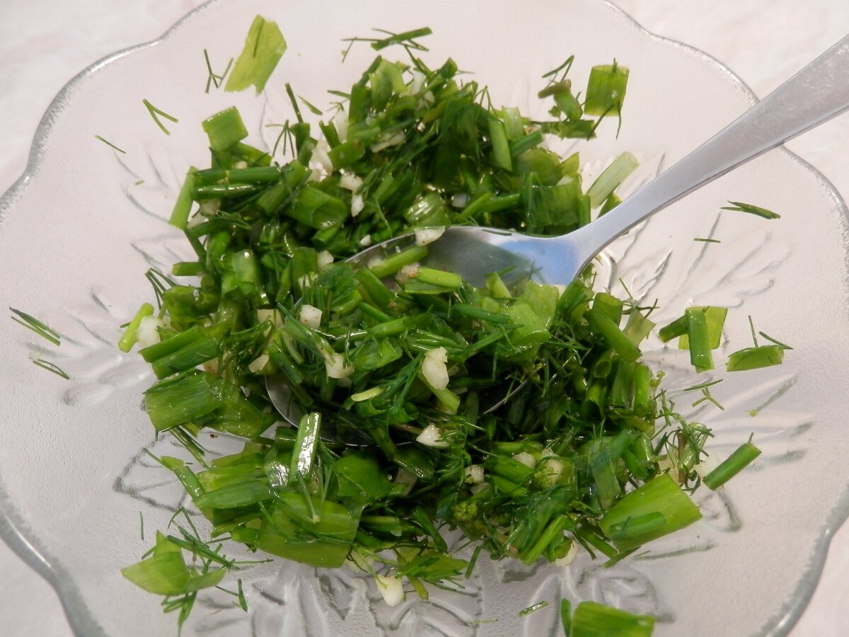 Салат из петрушки и укропа. Зеленый лук и укроп. Петрушка салат лук укроп. Укроп с яйцом рецепт