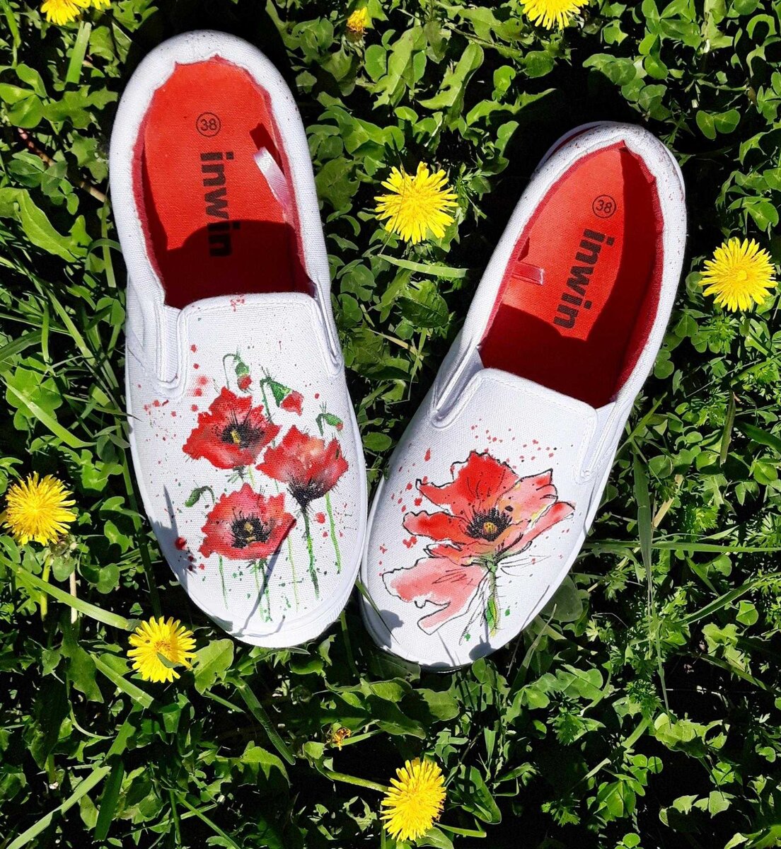 Расписаные мной слипоны, тема рисунка 'Маки'