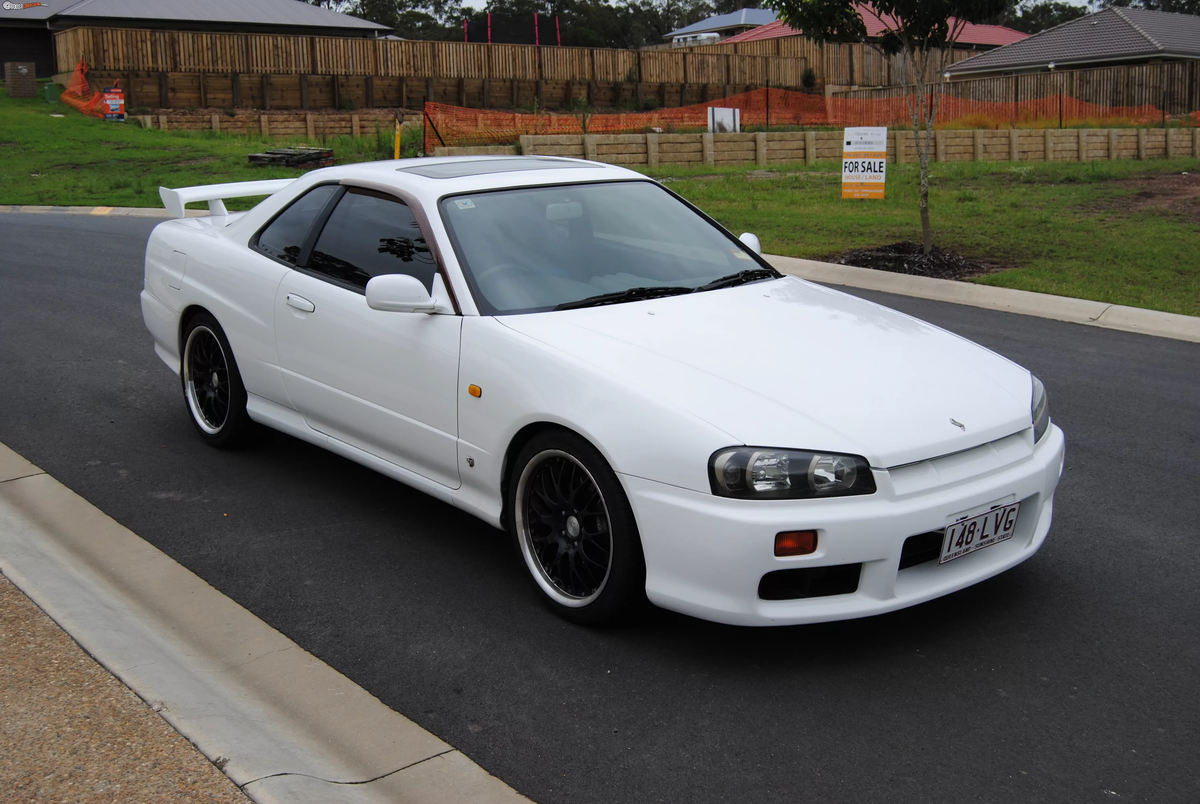 Nissan Skyline r34 старый
