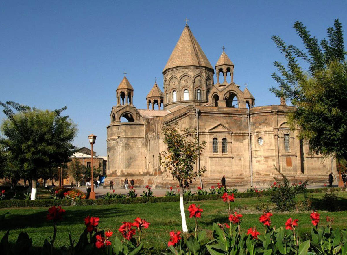 Монастырь эчмиадзин армения