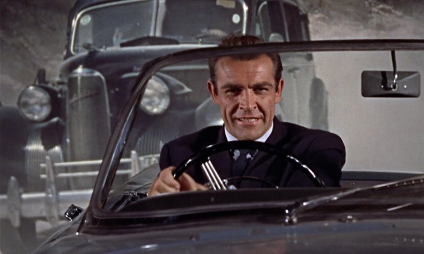 Убийцы гонятся за агентом 007 в LaSalle