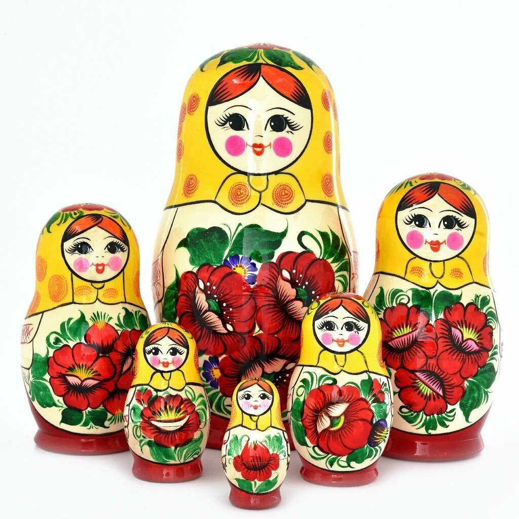 Традиционные матрешки — символ русской земли