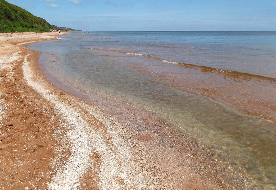 Побережье азовского моря поселки. Поселок Кучугуры на Азовском море. Поселок Кучугуры море. Пляж Кучугуры Азовское море. Посёлок Кучугуры Краснодарский край море.