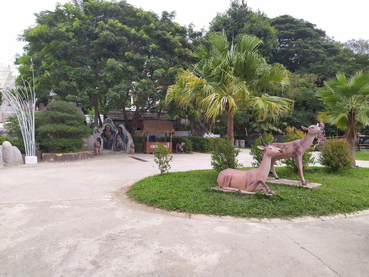 Вот ещё, олени, или антилопы, тоже искусственные