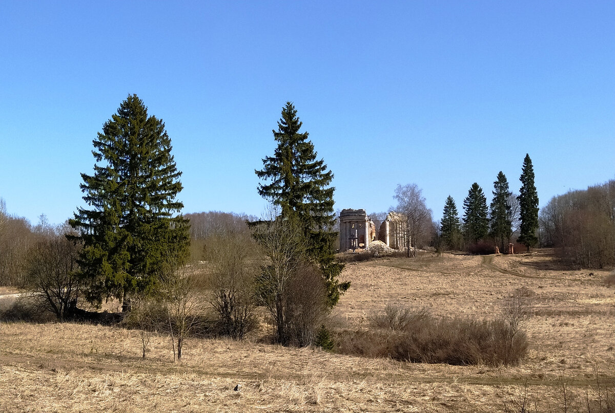 Храм Святой Троицы возле деревни Пятая Гора Волосовского района Ленинградской области. 