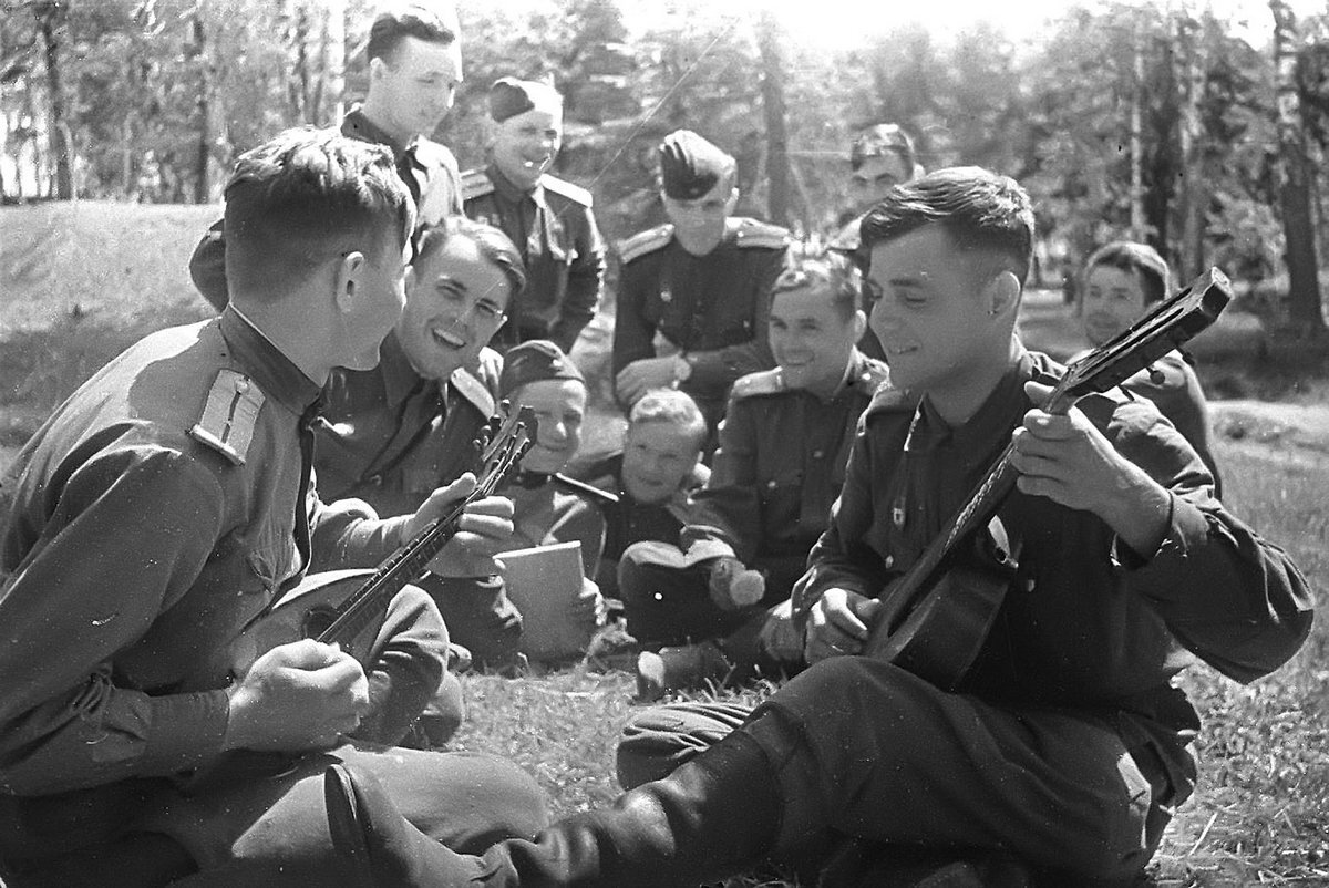 Летчики-истребители, июль 1943 года. Источник: skaramanga-1972.livejournal.com