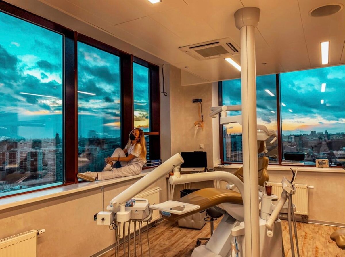 Благодаря пародонтологу и его лечению мы подключаем дополнительные резервы для поддержки полости рта в период перестройки прикуса. Это обязательно даст отличные результаты.