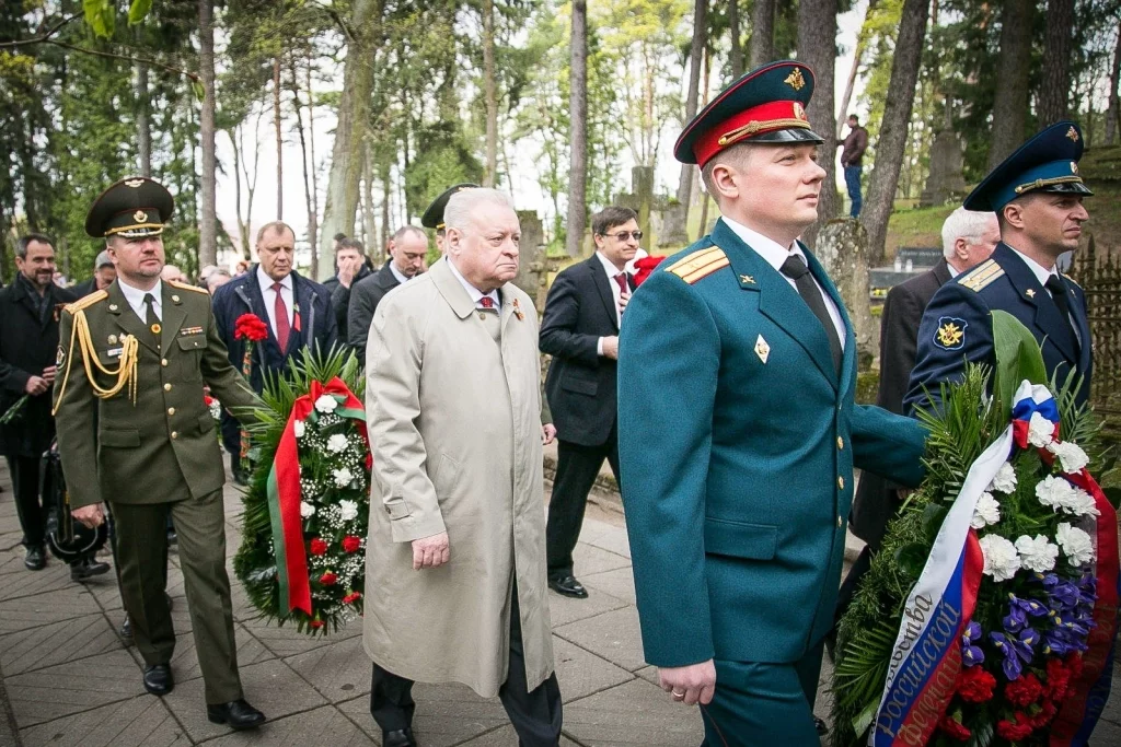 О связи антисоветской политики властей РФ со сносами советских памятников