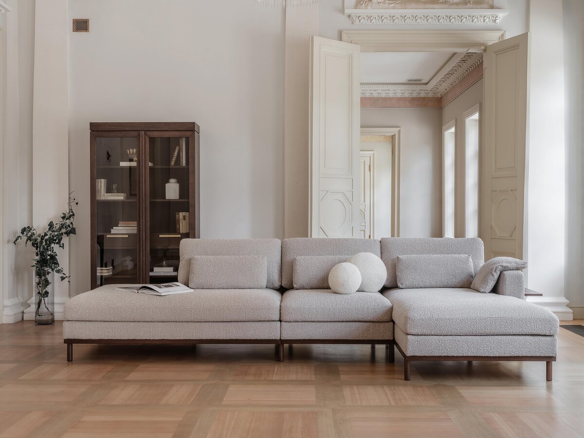    Модульный диван «Бэйкер» в интерьерах усадьбы Муравьевых-Апостолов., фото: Dantone Home