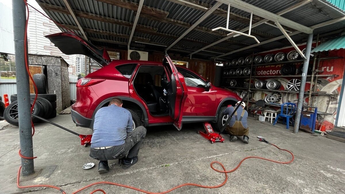     Приморские автомобилисты могут в скором времени пересесть на автомобили из африканской страны Уганды. Это связано с тем, что Уганда совсем скоро начнет поставлять свои машины на рынок России и, по мнению экспертов, они будут на порядок дешевле японских аналогов.