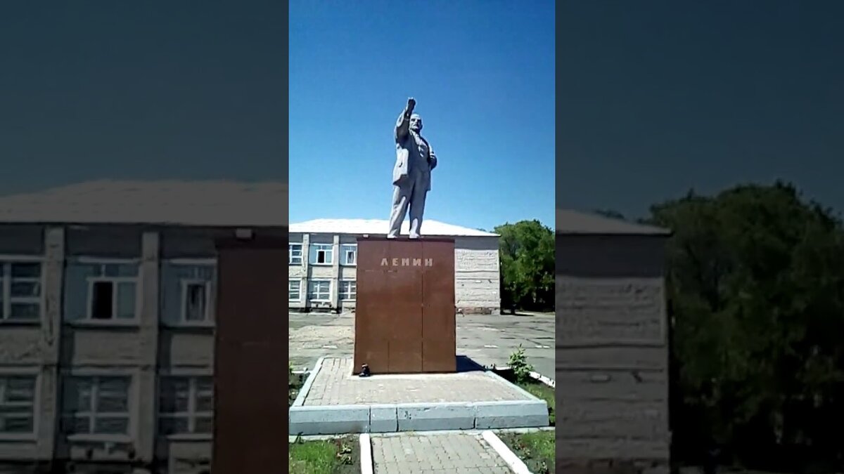 это именно тот памятник (фото с сайта: https://www.google.com/search)