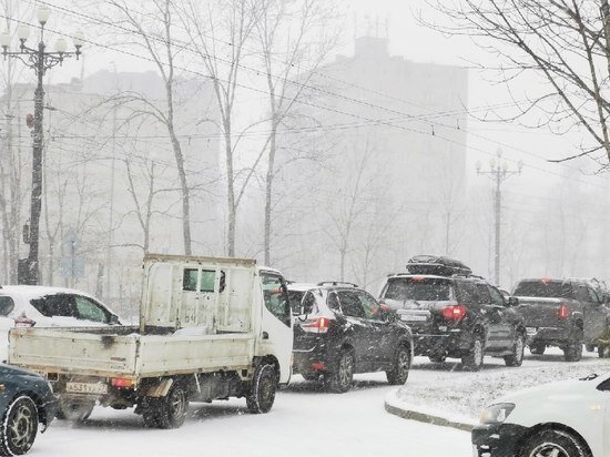    Нам пишут: снегопад взвинтил цены на такси в Хабаровске / Ольга Григорьева