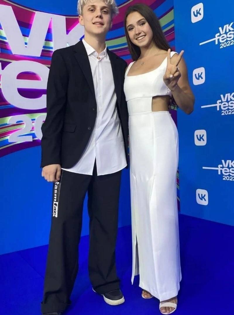 Ваня дмитриенко и камила валиева. Камила валерьевна валиева и дмитриенко. Ваня дмитриенко и камила валиева. Ваня дмитриенко 2023. Ваня дмитриенко девушка.