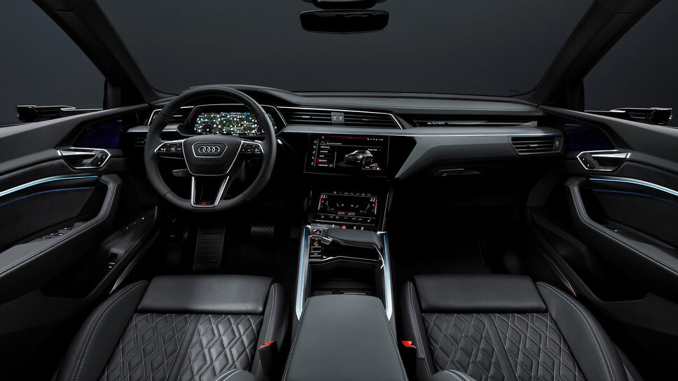 Фото: Audi📷Audi Q8 55 e-tron